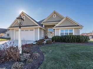 1298 Ridgeside Rd, Oconomowoc, WI 53066