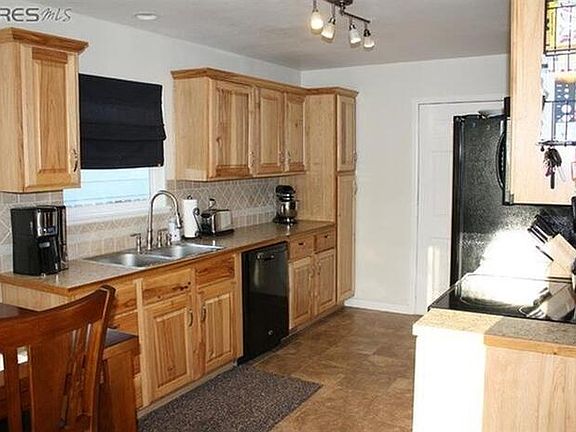 3rd image of 1114 Valley Dr