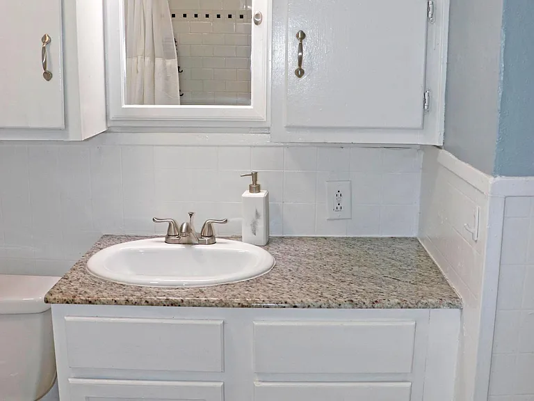 2321 Lyle Ave — Photo 32