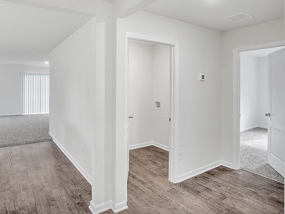 4th image of 80 Riverview Dr