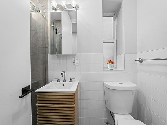 4th image of 219 Kingsland Ave #5