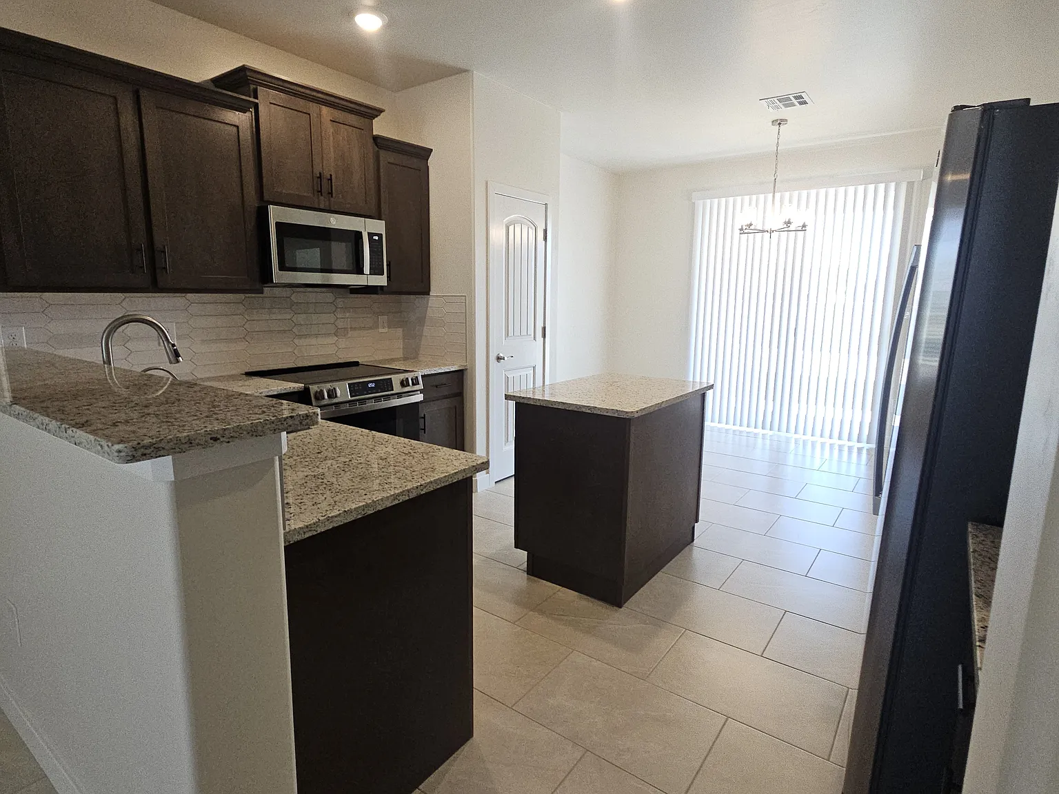 3 bed, 1324 sqft, $1,850 — Photo 3