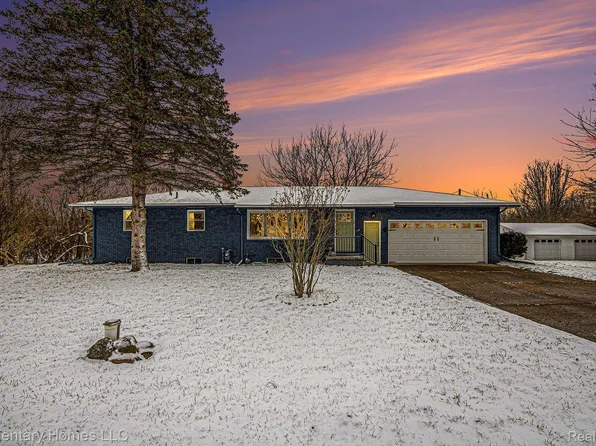 5530 Territorial Rd, Benton Harbor, MI 49022
