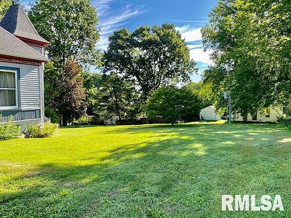 615 S 10th St Petersburg Il 62675 Zillow