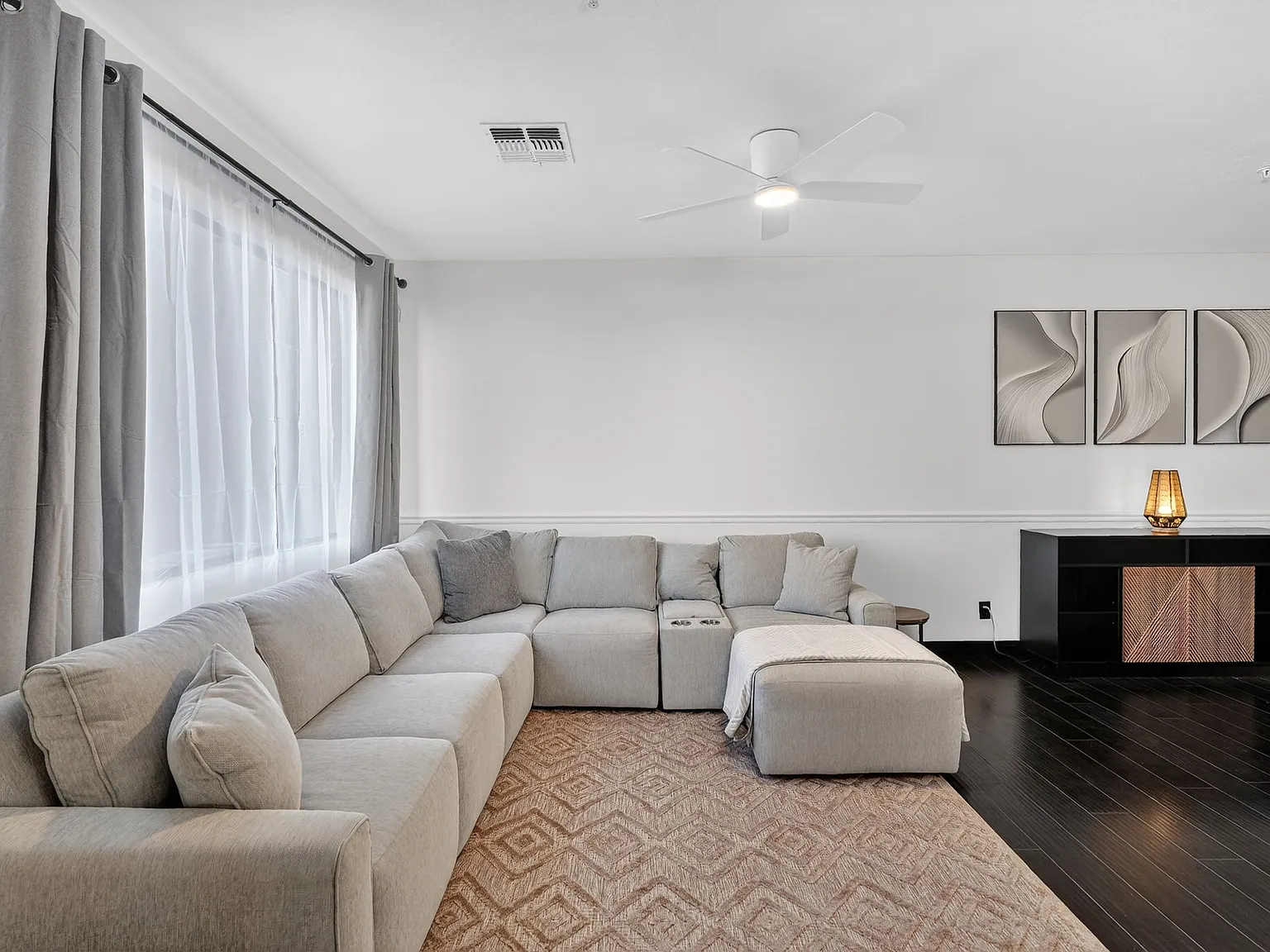 3 bed, 1983 sqft, $3,500 — Photo 4