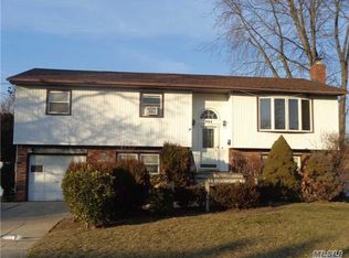 244 49th St, Lindenhurst, NY 11757