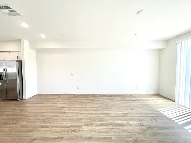 9319 E Heaney Cir — Photo 3
