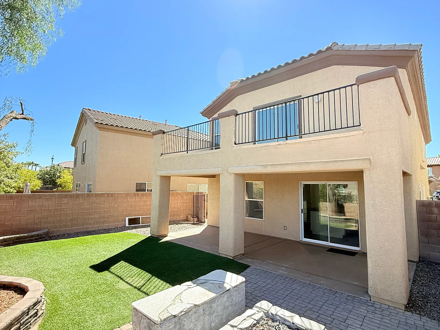 3 bed, 2.5 bath, 2034 sqft, $2,395 — Photo 4