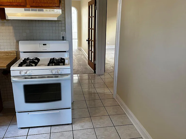 5717 N Christiana Ave — Photo 8