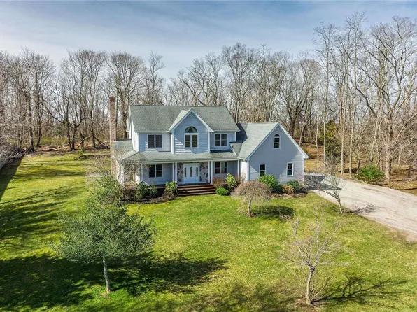 133 Manor Ln, Riverhead, NY 11901