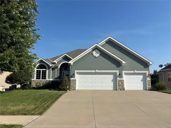 4713 Corinth Dr, Saint Joseph, MO 64506