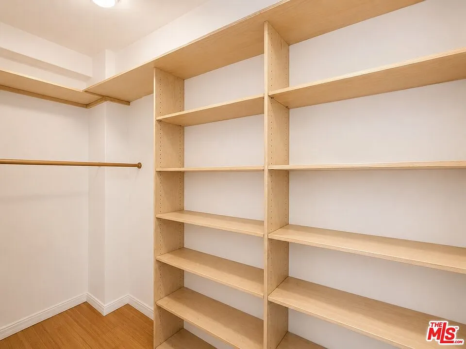 Studio, 1.0 bath, 250 sqft, $1,100 — Photo 4