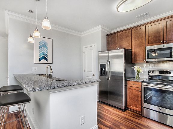 3rd image of 2320 Roswell Ave #K