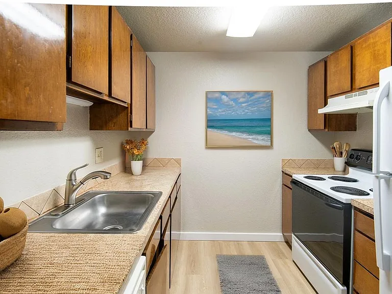 Westmont Apartments — Photo 11