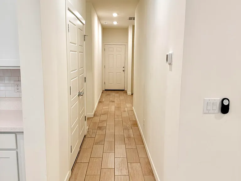 948 E Wiley Way — Photo 8