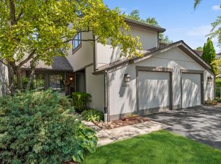 2521 Honeysuckle Ln, Rolling Meadows, IL 60008