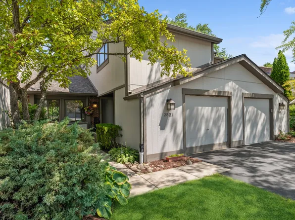 2521 Honeysuckle Ln, Rolling Meadows, IL 60008