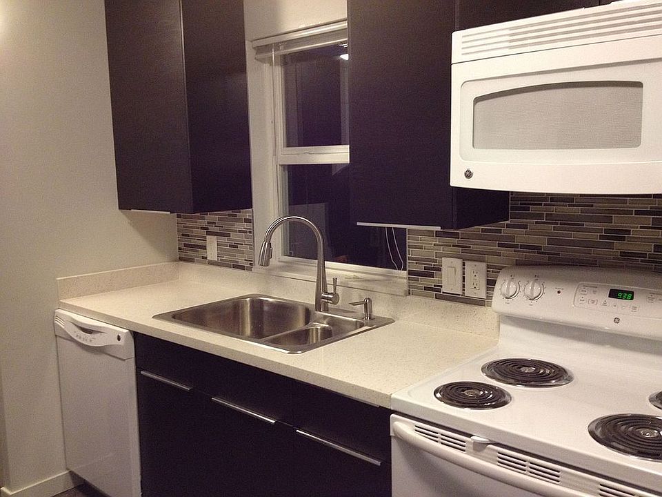 Large Contemporary Kitchen