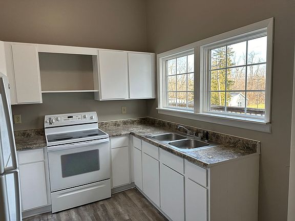 5th image of 285-295 N Cross St #290