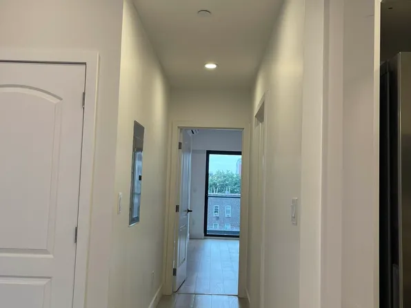 52-16 Roosevelt Avenue image 8 of 11