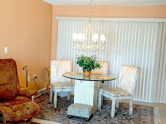 3rd image of 806 Sorrento Pl