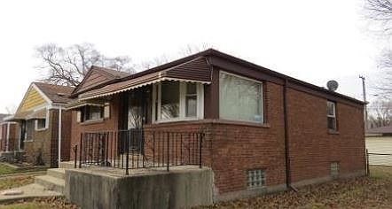 3rd image of 10100 S Hoxie Ave