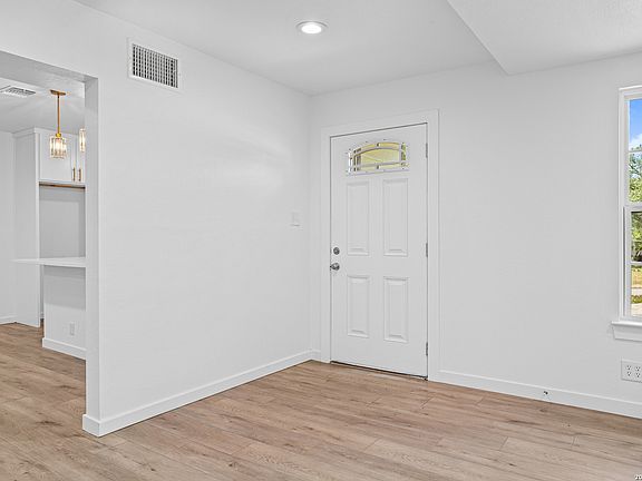5th image of 546 BYRNES DR