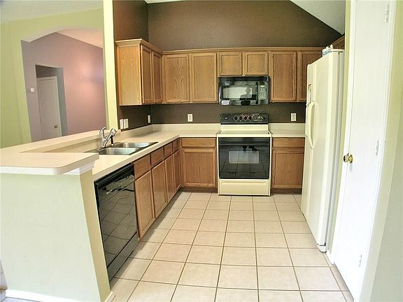 3rd image of 803 Cain St