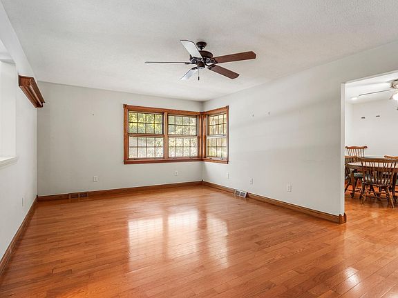 5th image of 3104 Valley Brook Dr