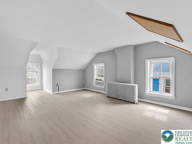 227 E Garrison St — Photo 24