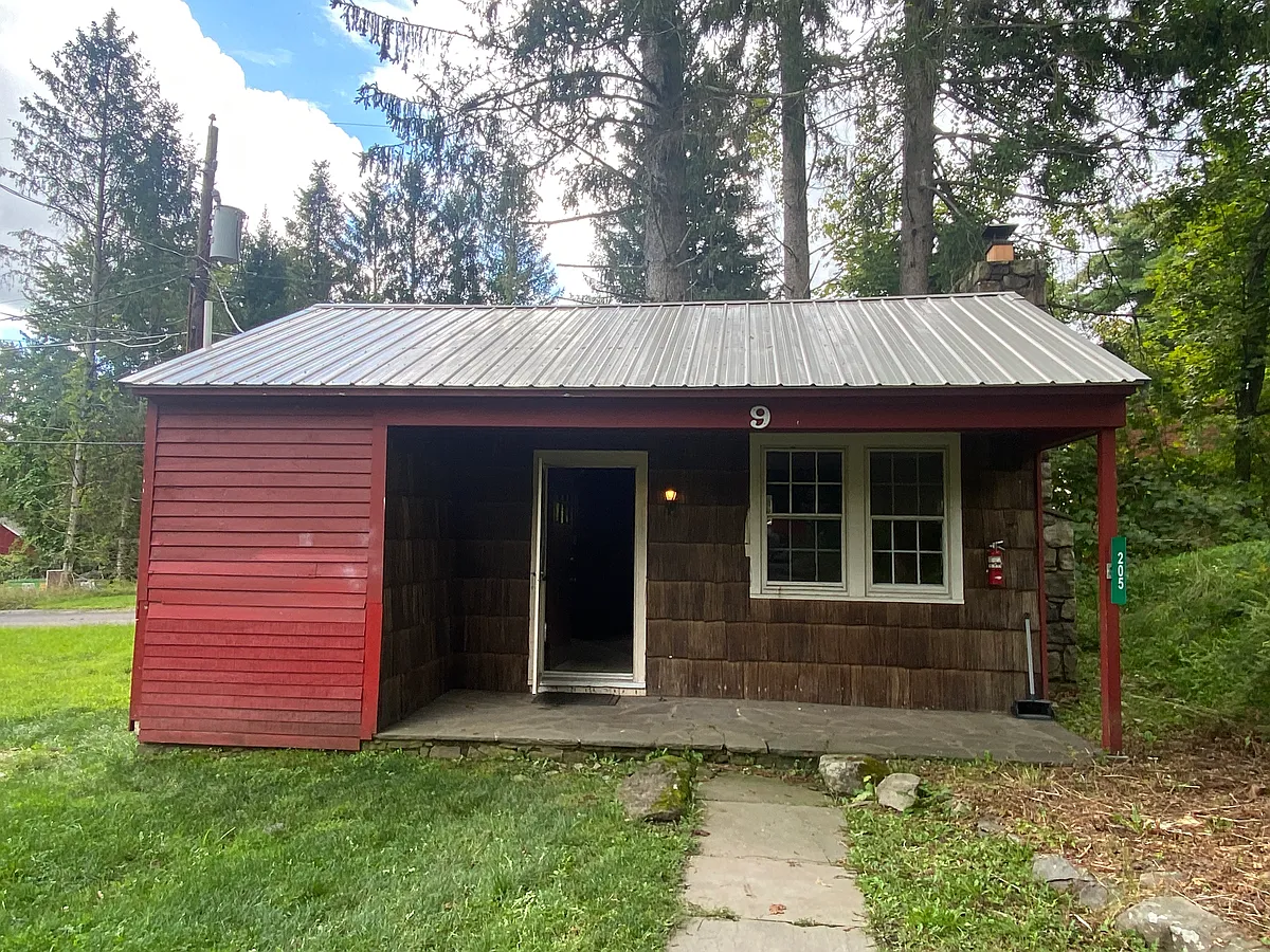 Building Photo - 205 Cottage Ln
