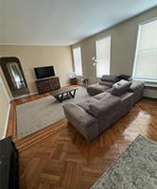 1st image of 2622 Avenue