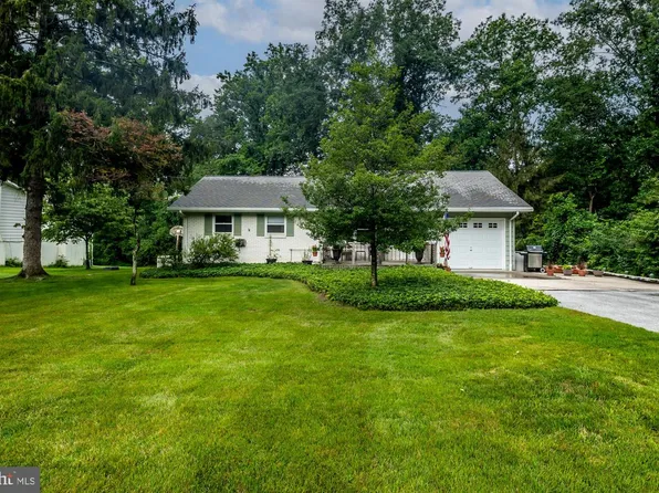 102 Garnet Ln, Coatesville, PA 19320