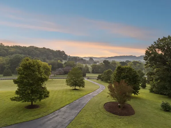 3635 Bear Creek Ln, Thompsons Station, TN 37179