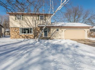 700 Ravenswood Ct, Neenah, WI 54956