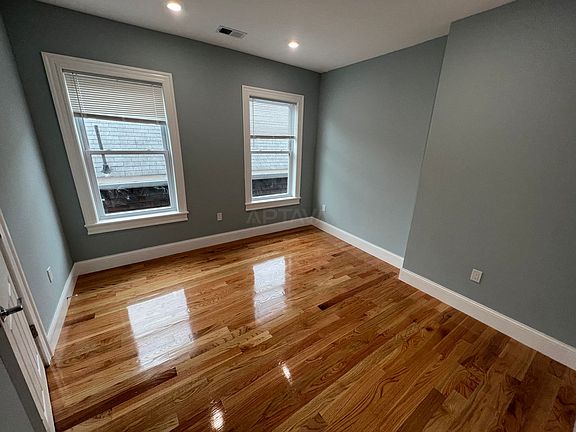 2nd image of 29 Alpine St #2