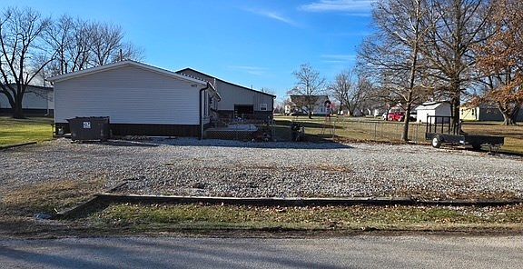 4th image of 903 Main St