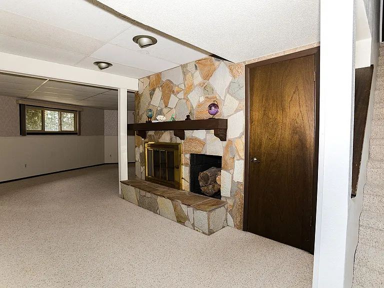 601 W Interstate Ave — Photo 27