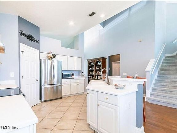 3rd image of 3223 Antigua Dr