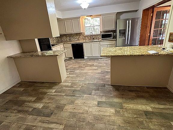4th image of 8107 Woodacres St