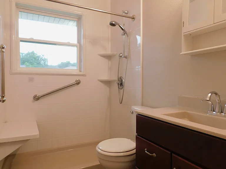 325 W Jones St — Photo 18