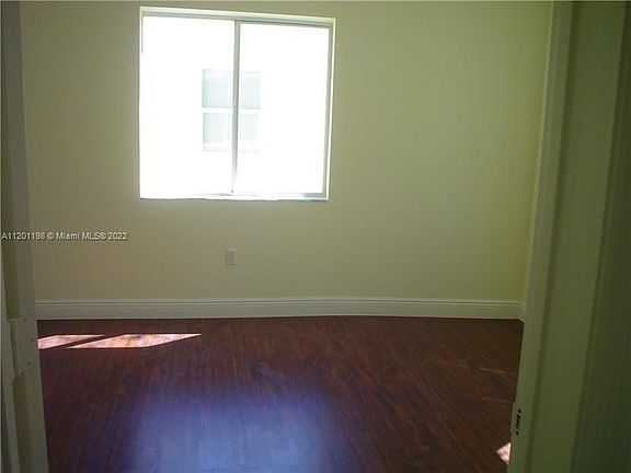 3rd image of 2931 Sheridan Ave #5