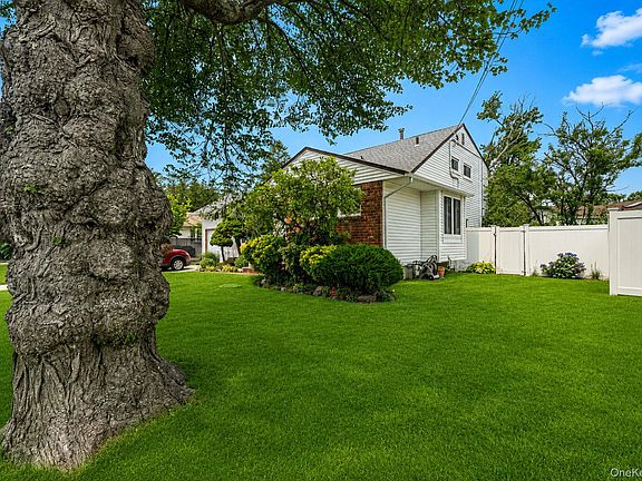 3rd image of 27 Ventura Drive