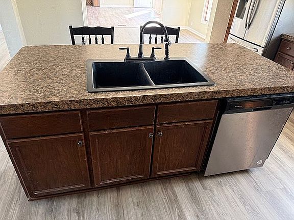3rd image of 1385 Saddlewood Dr