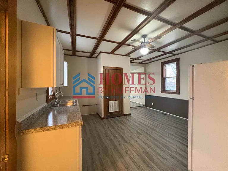 1310 W Delaware St — Photo 8