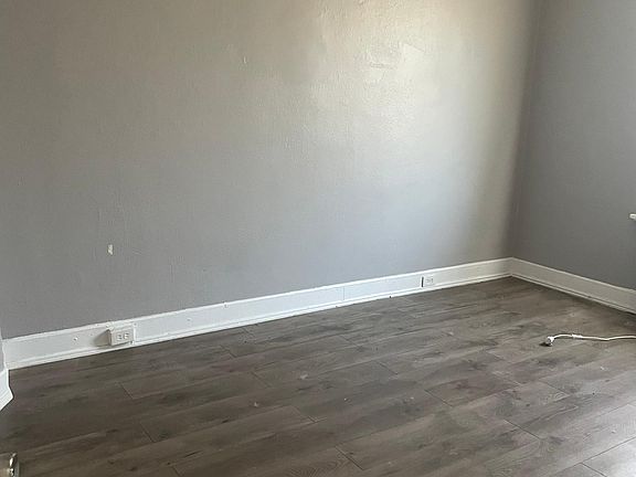 2nd image of 2733 Harris Ave #2733