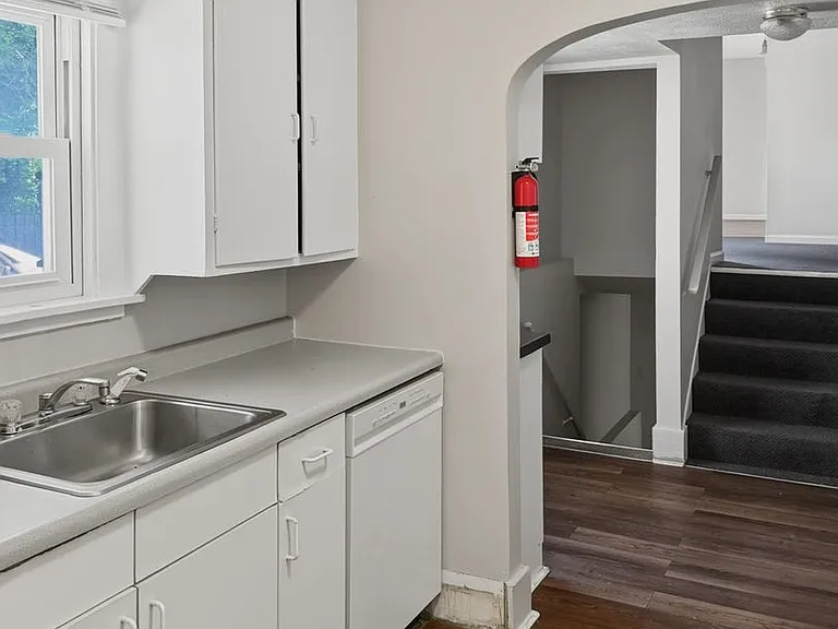1127 Lafayette Ave — Photo 6