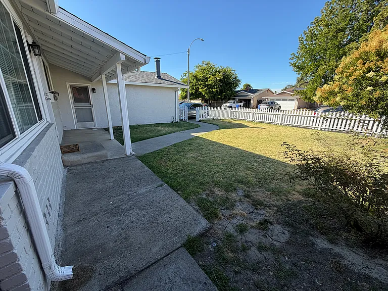 5447 Farina Ln — Photo 11