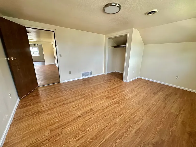 1027 Saint Clair Ave #A — Photo 8
