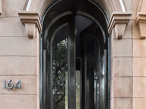 3rd image of 164 Saint James Pl